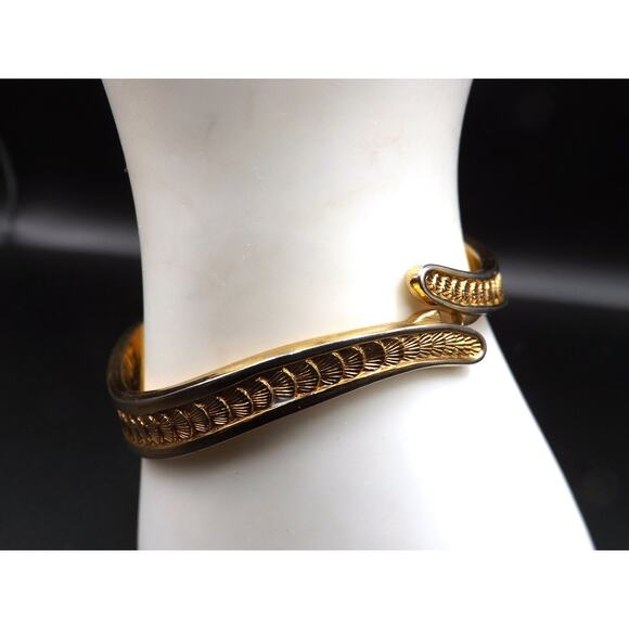 Vintage Monet Shell Design Hinged Bracelet, Gold Plated Bangle, 1960s - Picture 6 of 10